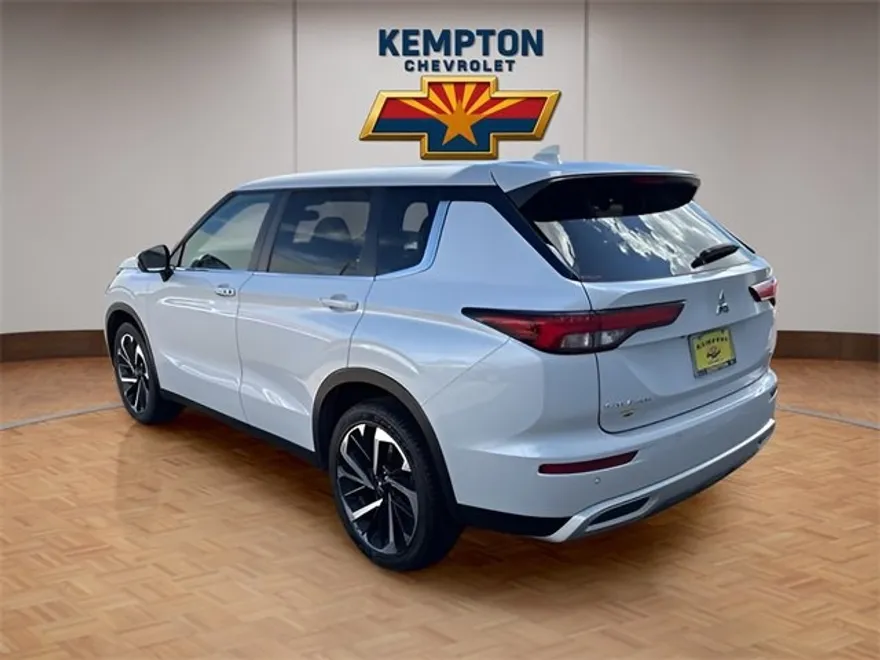 2024 Mitsubishi Outlander SE Black Edition photo 1