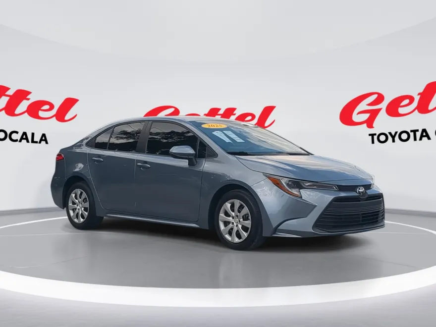 2025 Toyota Corolla LE photo 1