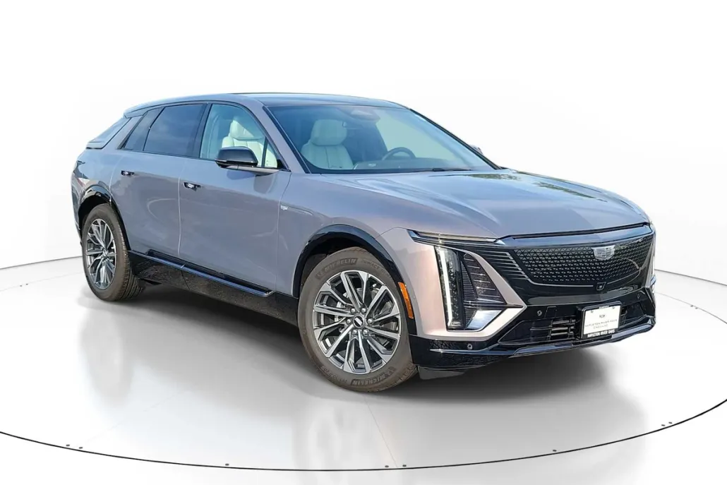 2024 Cadillac Lyriq Sport photo 1