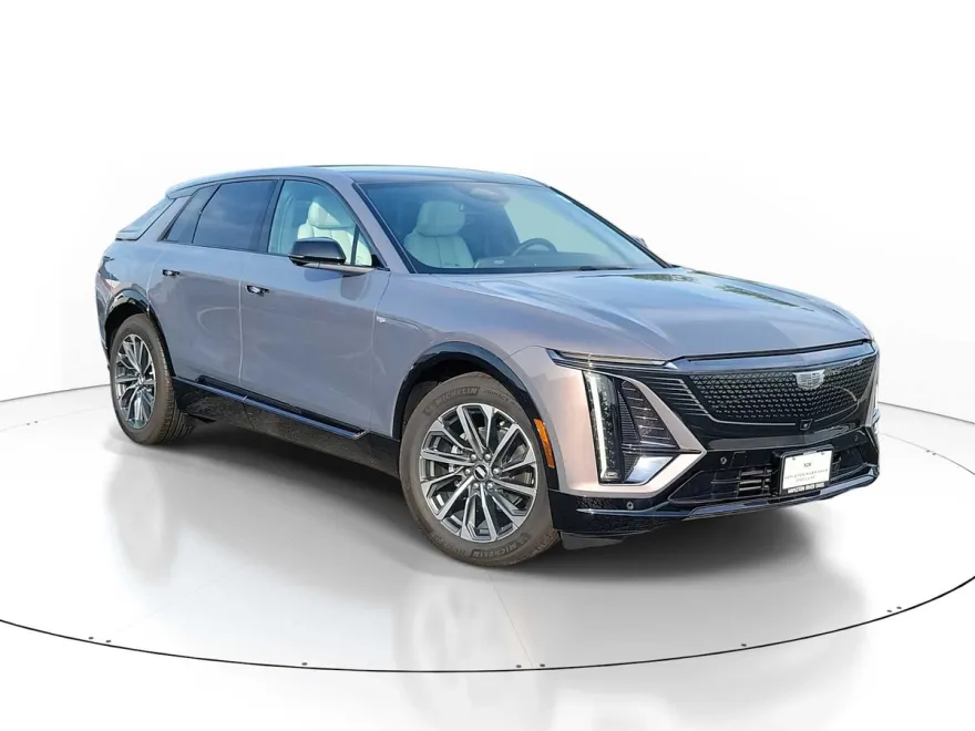 2024 Cadillac Lyriq Sport photo 1