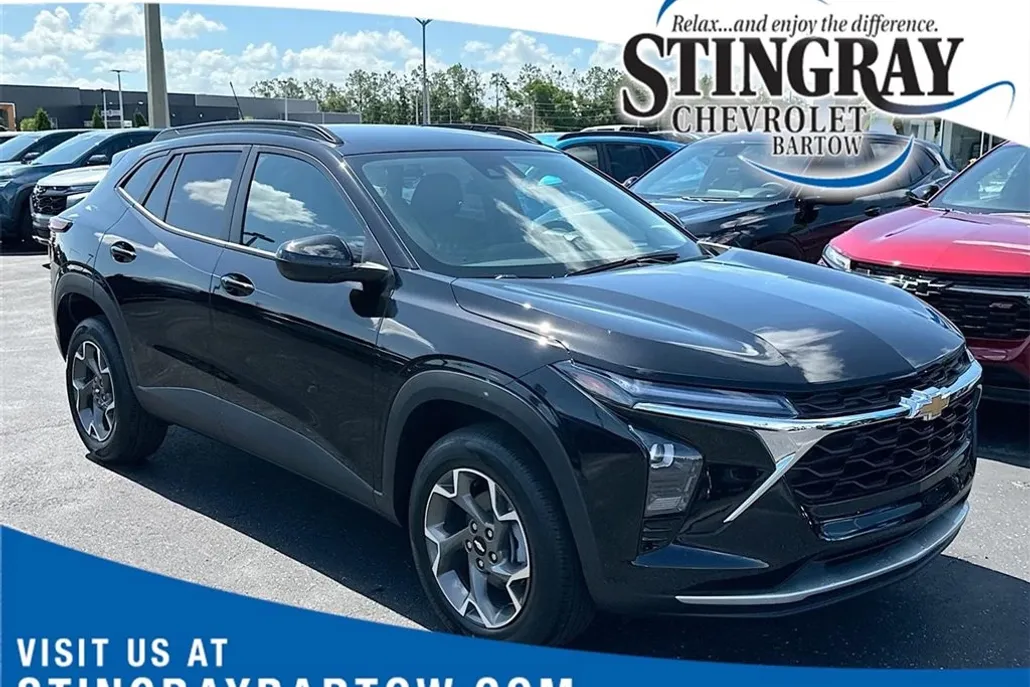 2025 Chevrolet Trax LT photo 1