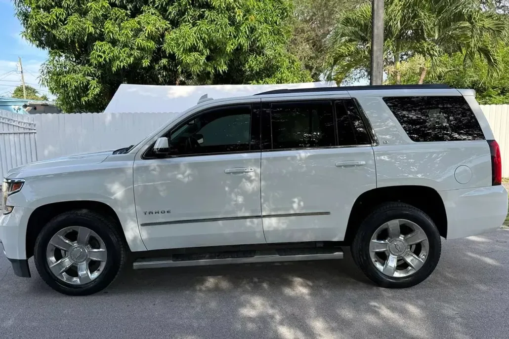2019 Chevrolet Tahoe LT photo 1