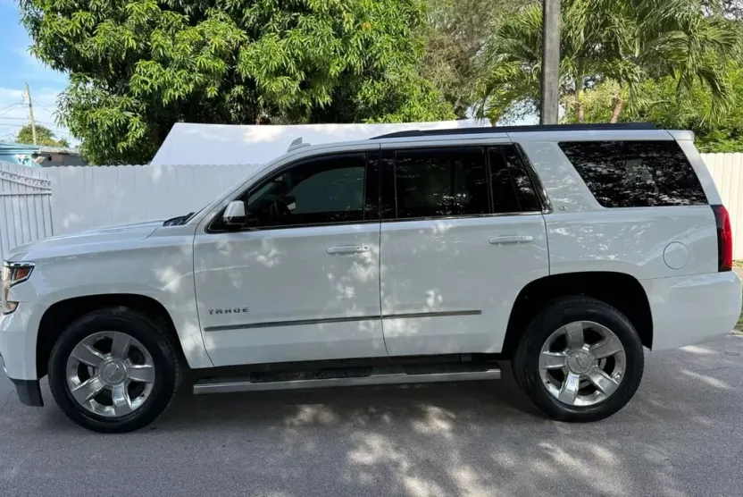 2019 Chevrolet Tahoe LT photo 1
