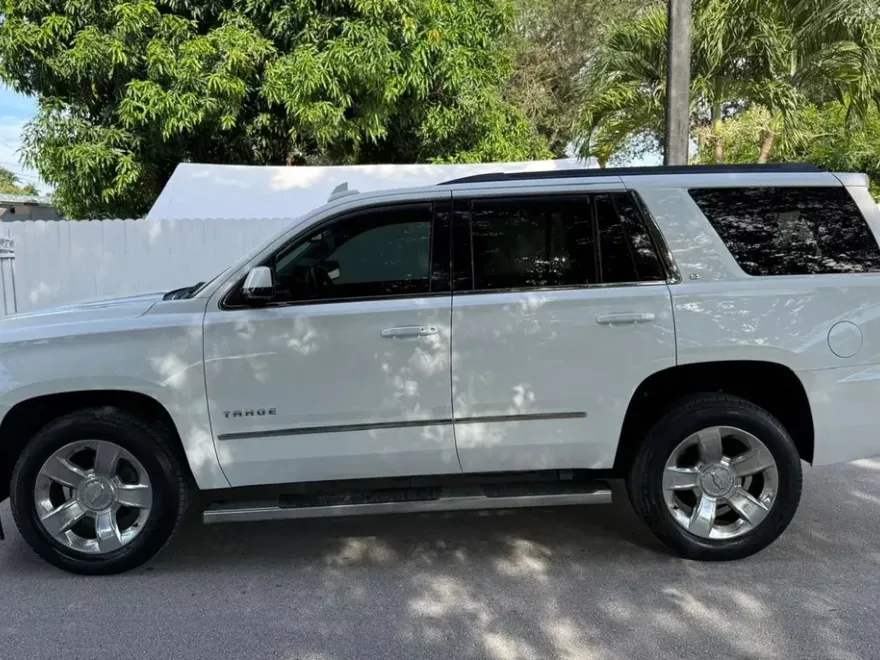 2019 Chevrolet Tahoe LT photo 1