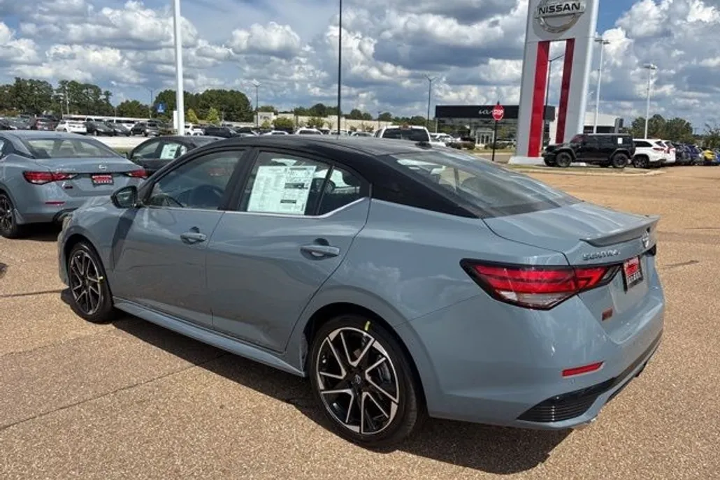 2025 Nissan Sentra SR photo 1