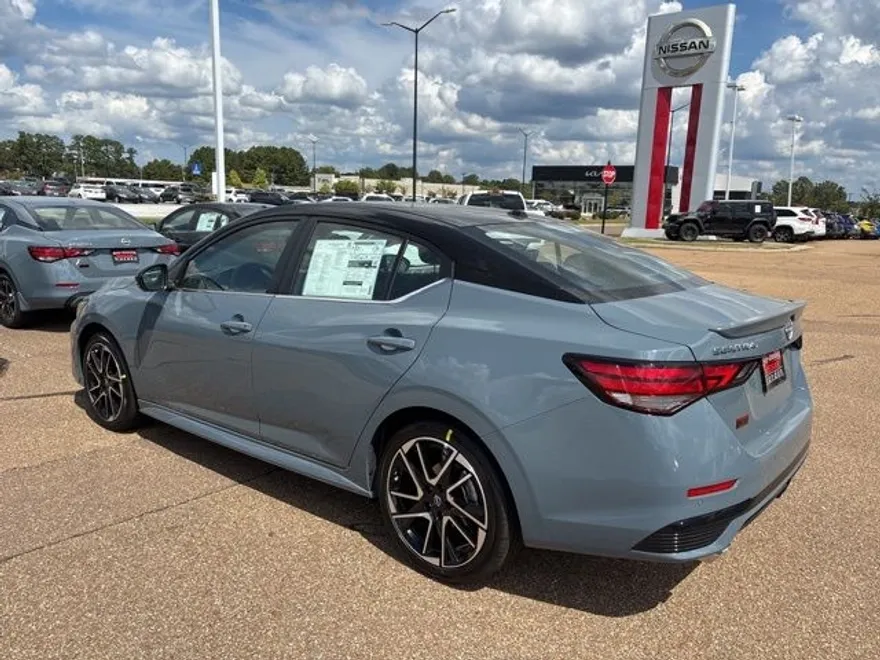 2025 Nissan Sentra SR photo 1