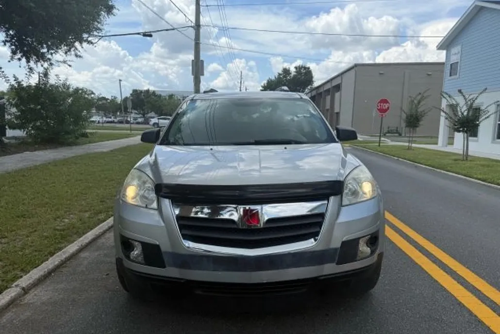 2008 Saturn Outlook XE photo 1