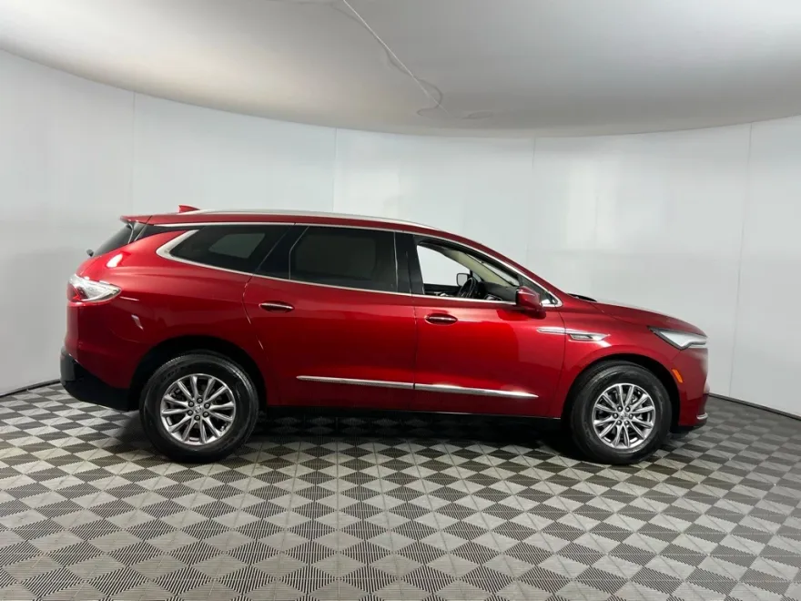 2023 Buick Enclave Essence photo 1