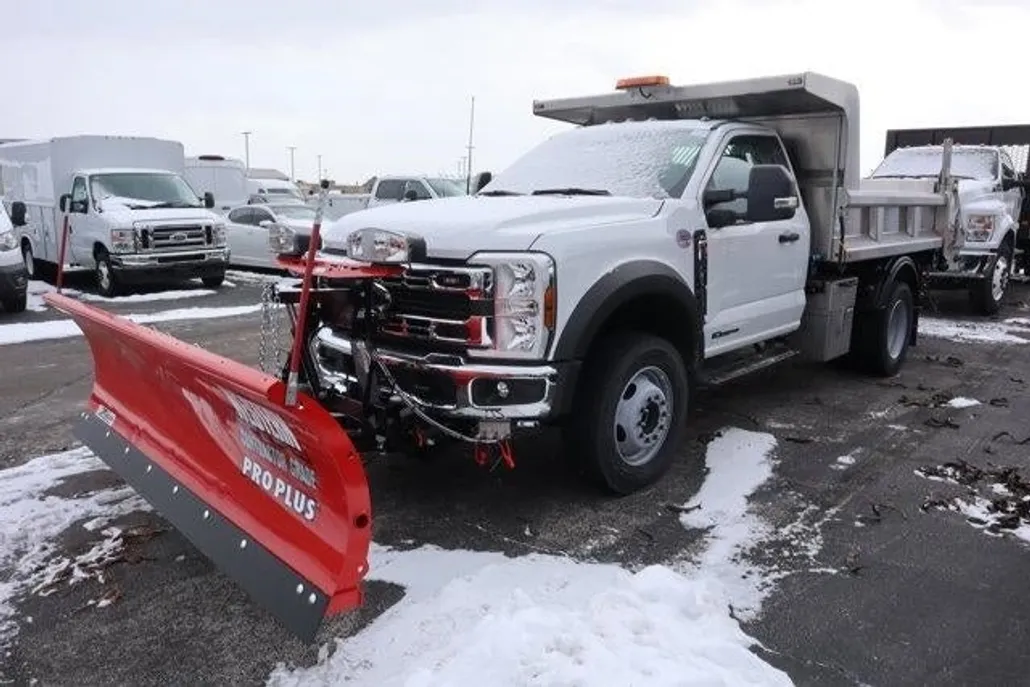 2024 Ford F-600 photo 1
