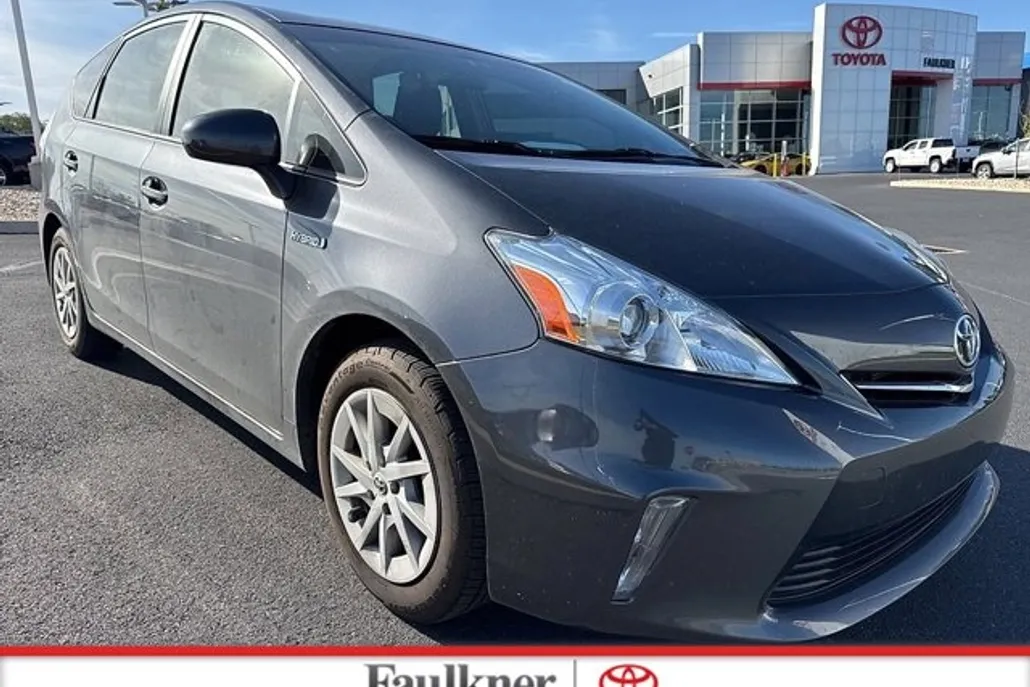2012 Toyota Prius V Two photo 1