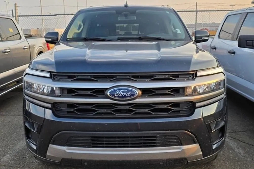 2024 Ford Expedition MAX XLT photo 1