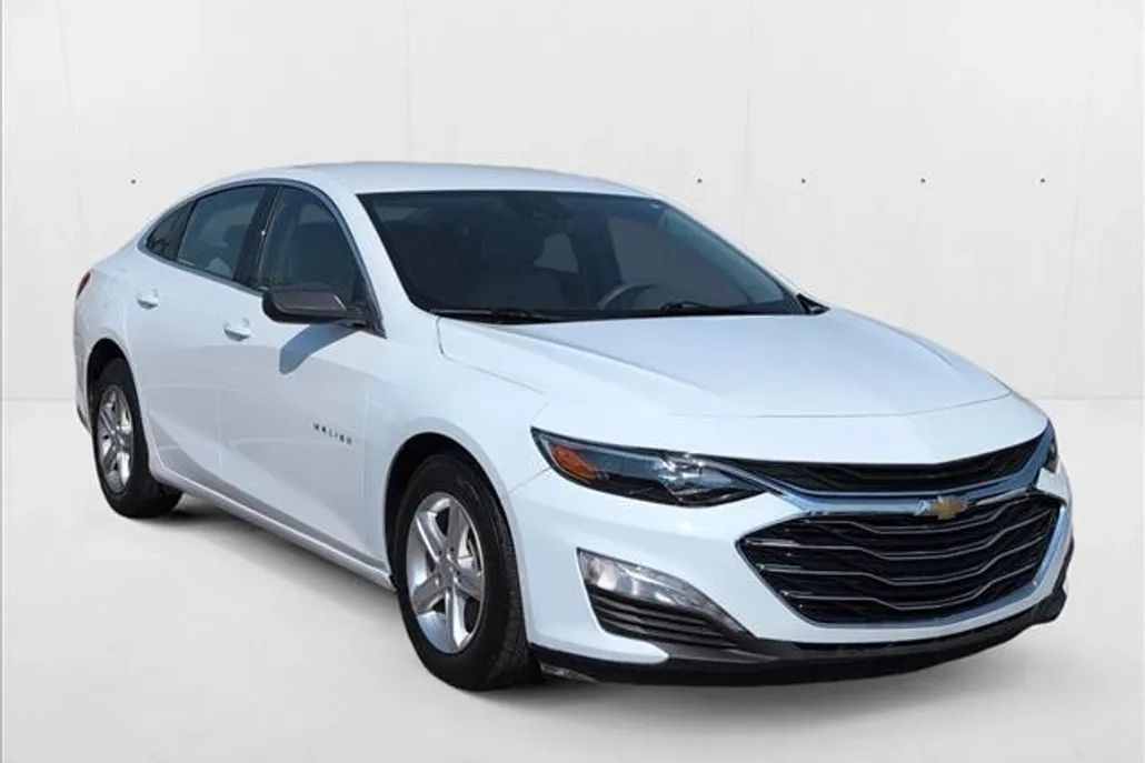 2023 Chevrolet Malibu LS photo 1