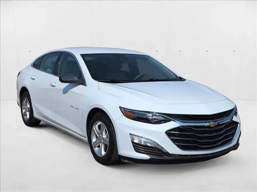 2023 Chevrolet Malibu LS photo 1