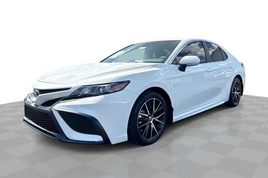 2024 Toyota Camry SE photo 1