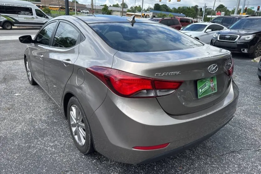 2015 Hyundai Elantra SE photo 1