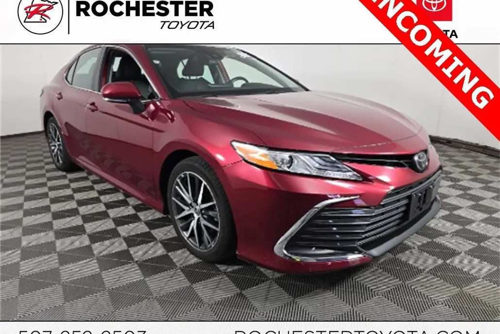 2022 Toyota Camry XLE photo 1
