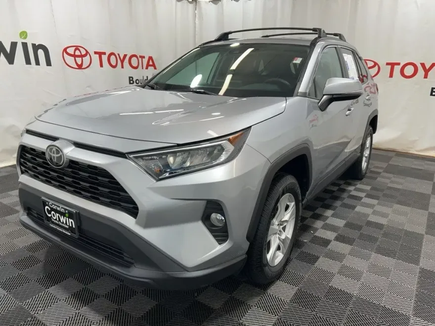 2020 Toyota RAV4 XLE photo 1