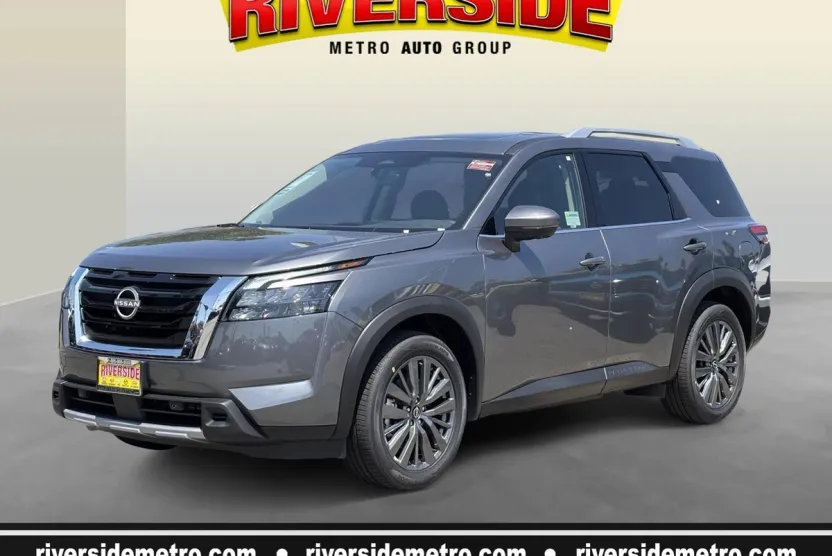2025 Nissan Pathfinder SL photo 1