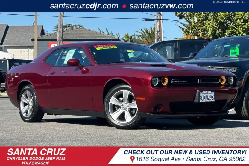 2019 Dodge Challenger SXT photo 1