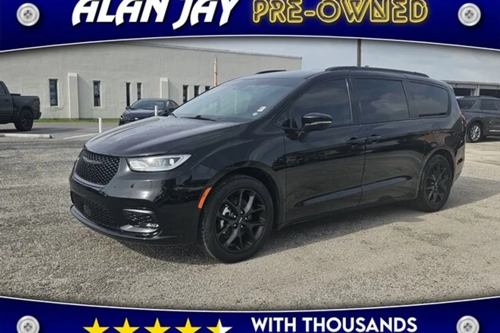 2024 Chrysler Pacifica Touring L photo 1
