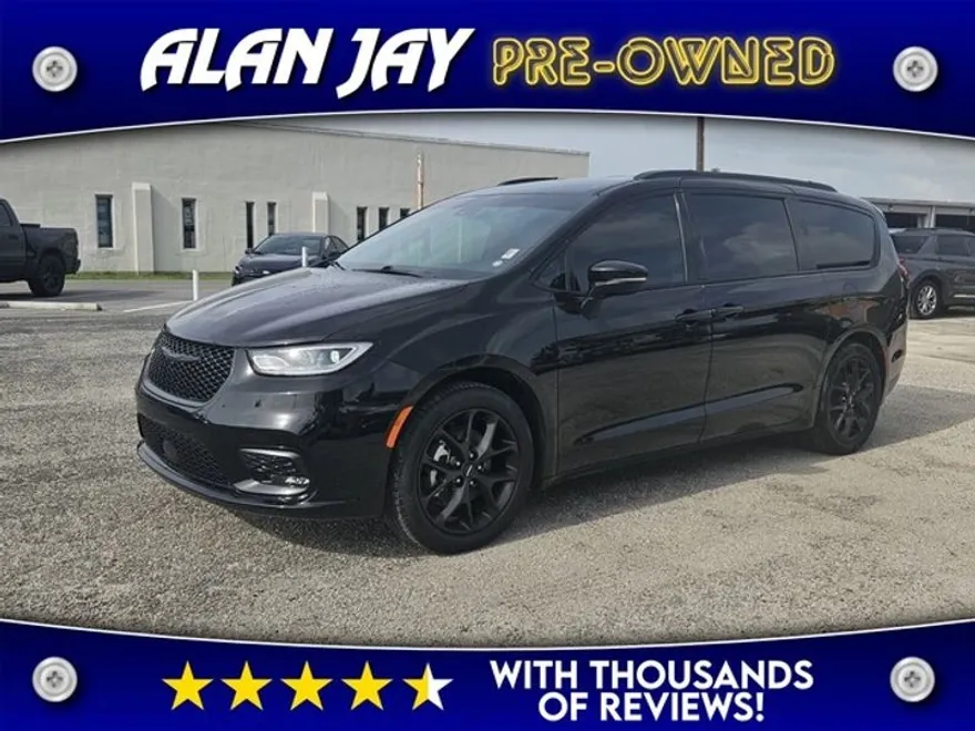 2024 Chrysler Pacifica Touring L photo 1