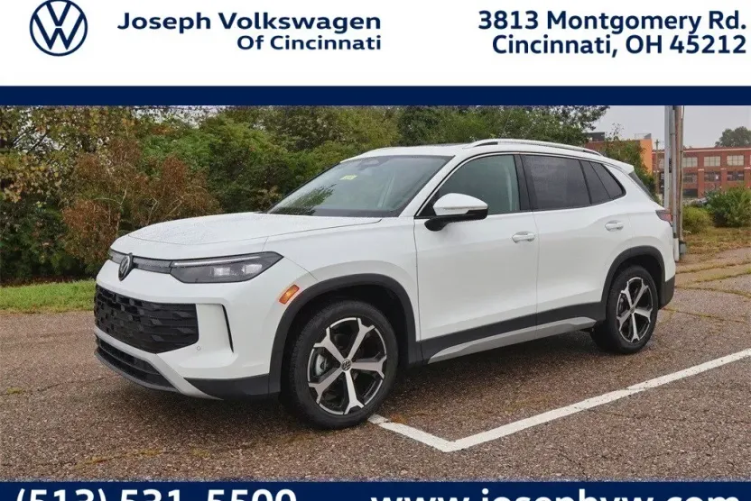 2025 Volkswagen Tiguan SE photo 1