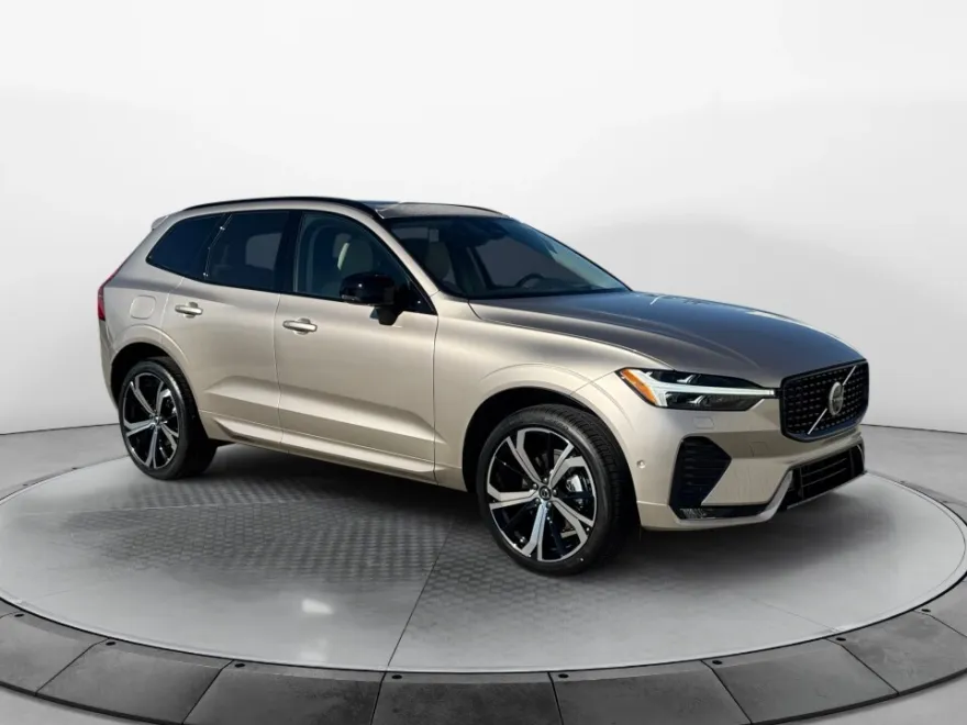 2025 Volvo XC60 B5 photo 1