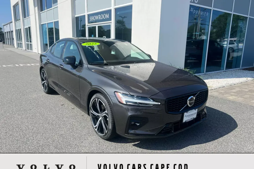 2025 Volvo S60 B5 Core photo 1