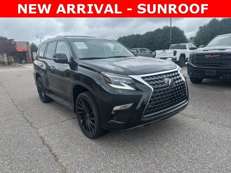 2023 Lexus IS Premium photo 1