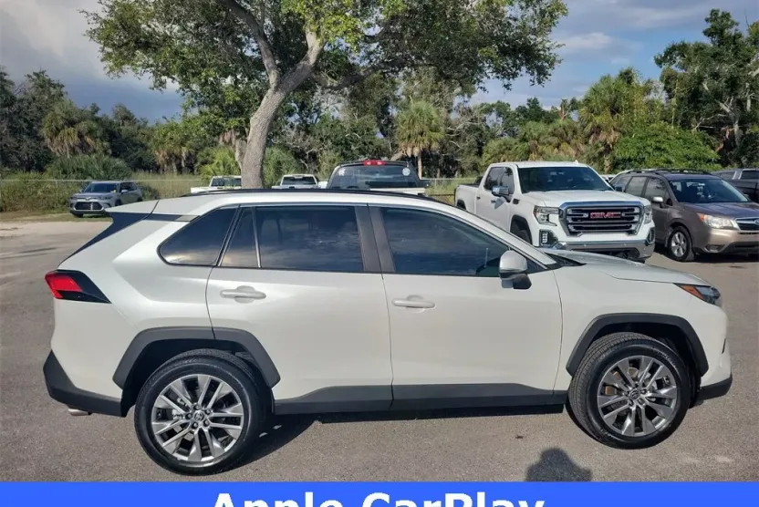 2023 Toyota RAV4 XLE Premium photo 1