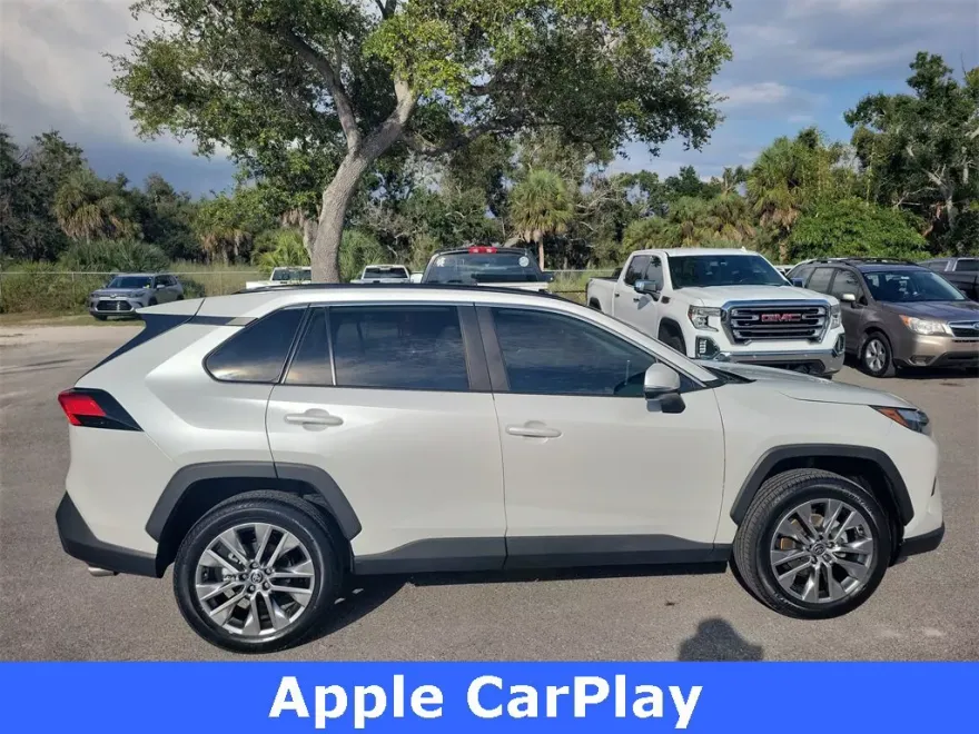 2023 Toyota RAV4 XLE Premium photo 1