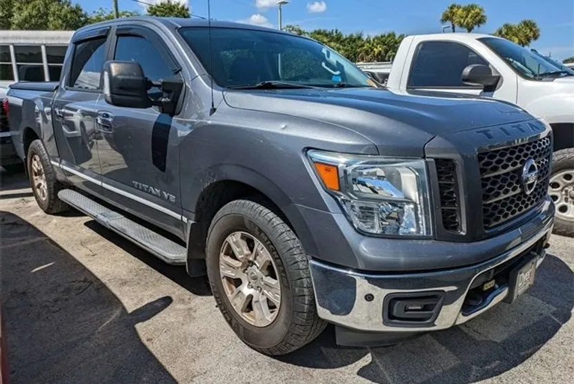 2019 Nissan Titan SV photo 1