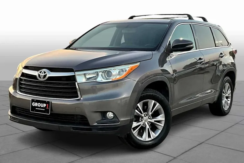 2014 Toyota Highlander LE Plus photo 1
