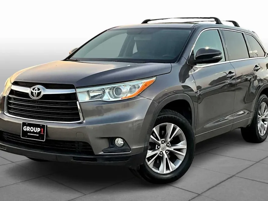 2014 Toyota Highlander LE Plus photo 1