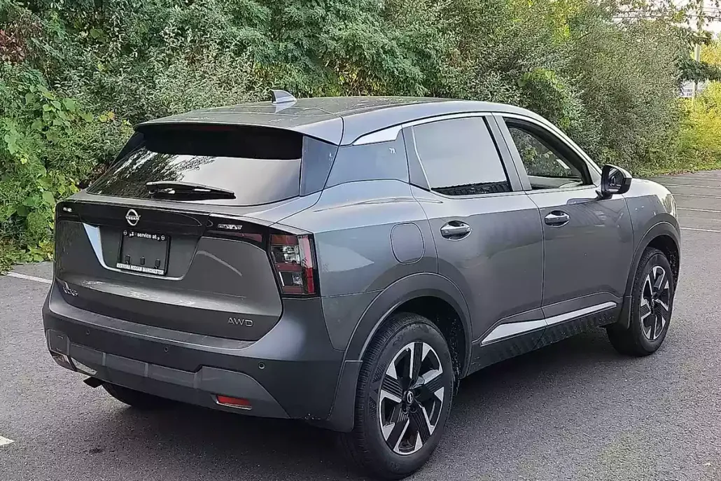2025 Nissan Kicks SV photo 1