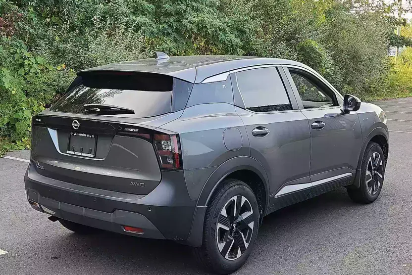 2025 Nissan Kicks SV photo 1