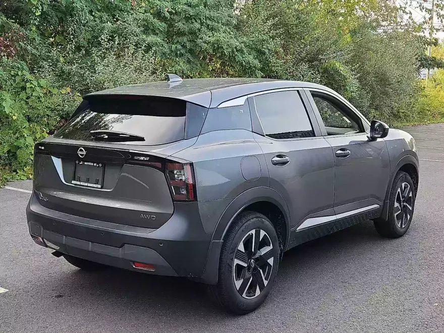 2025 Nissan Kicks SV photo 1