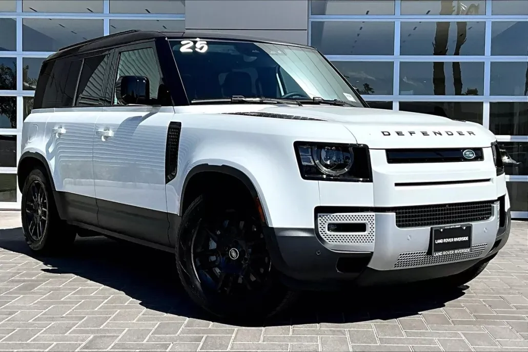 2025 Land Rover Defender 110 S photo 1