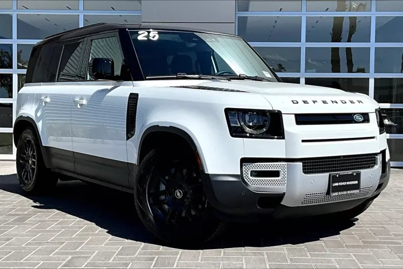 2025 Land Rover Defender 110 S photo 1