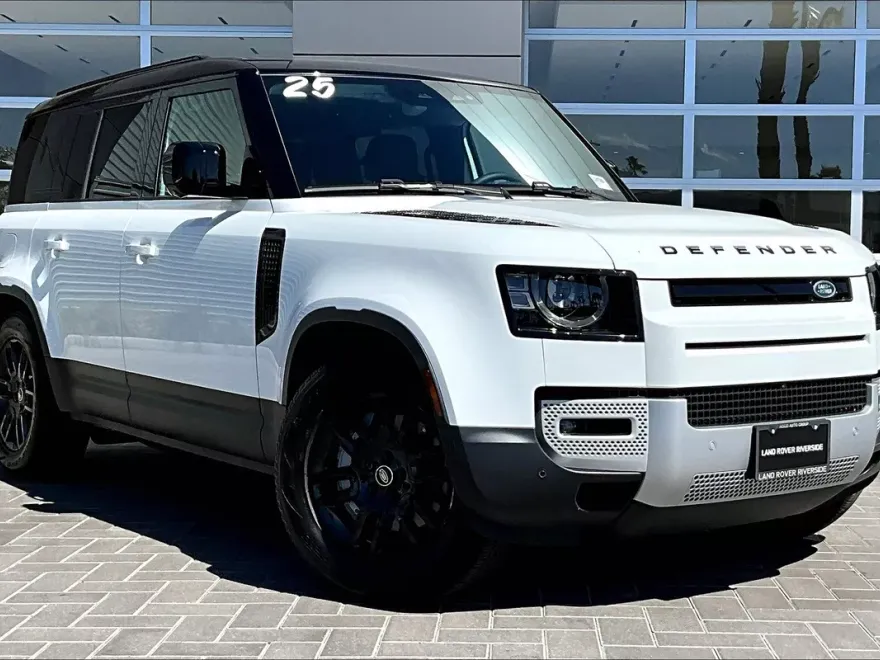 2025 Land Rover Defender 110 S photo 1