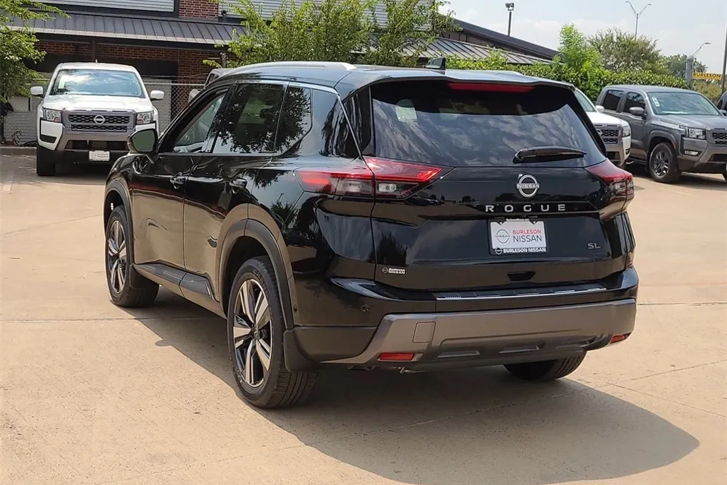2025 Nissan Rogue SL photo 1