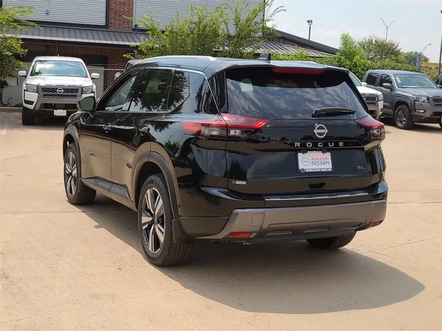 2025 Nissan Rogue SL photo 1