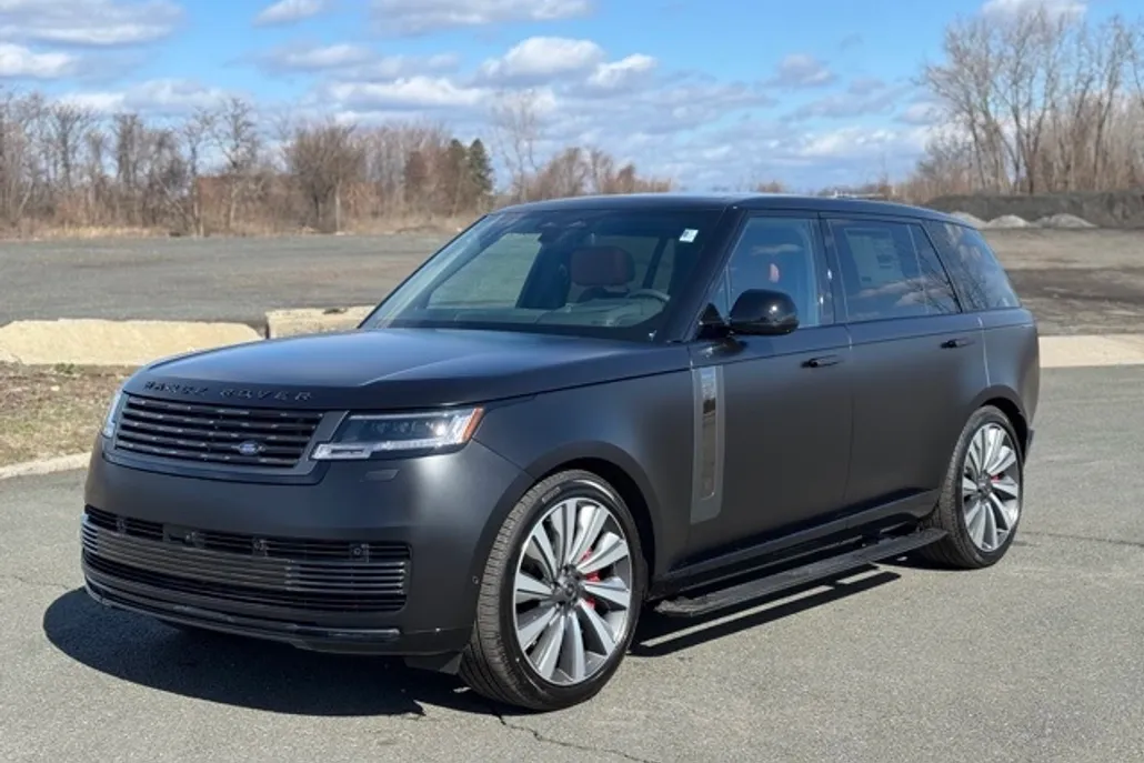 2025 Land Rover Range Rover SV photo 1