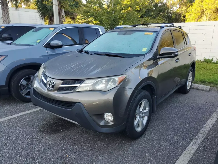 2013 Toyota RAV4 XLE photo 1