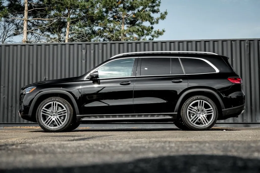 2025 Mercedes Benz GLS 450 4MATIC photo 1