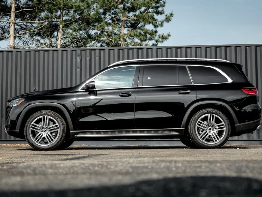 2025 Mercedes Benz GLS 450 4MATIC photo 1