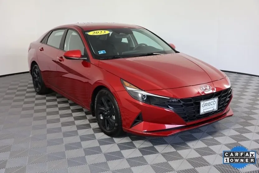 2023 Hyundai Elantra SEL photo 1