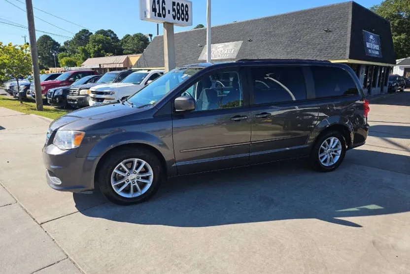 2016 Dodge Grand Caravan SXT Plus photo 1