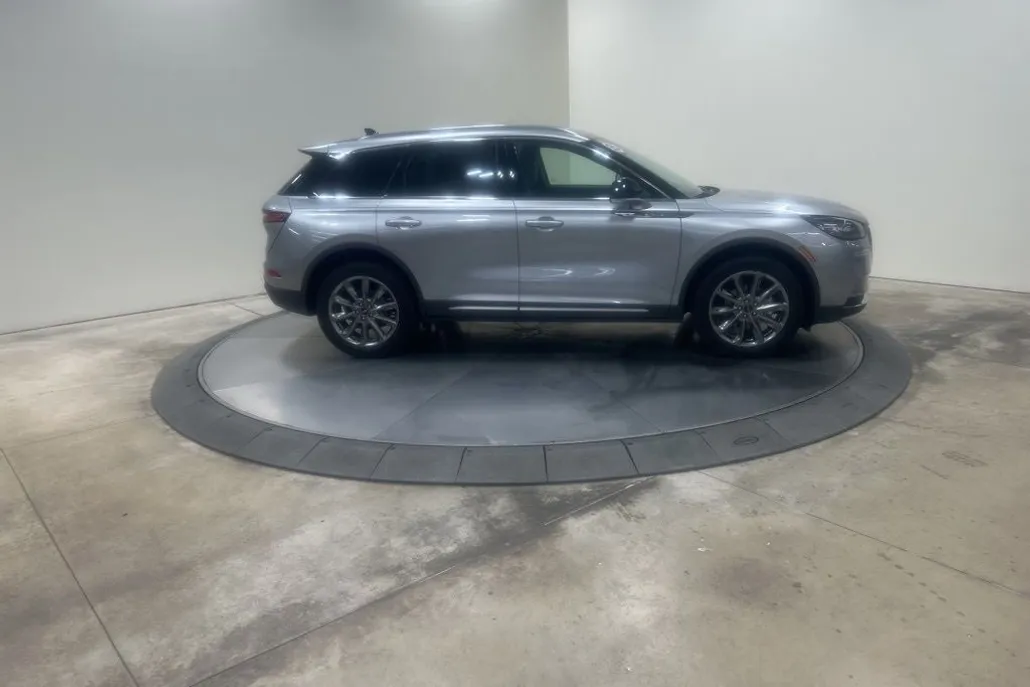 2022 Lincoln Corsair Standard photo 1