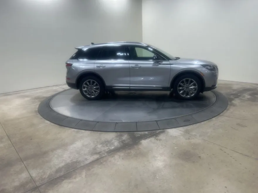2022 Lincoln Corsair Standard photo 1